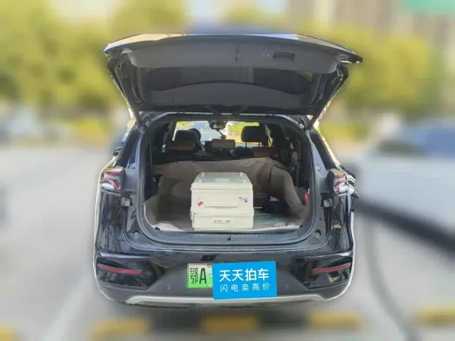 BYD Tang — Фото автомобиля 5