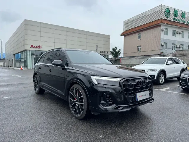 Audi Q7 — Фото автомобиля 3