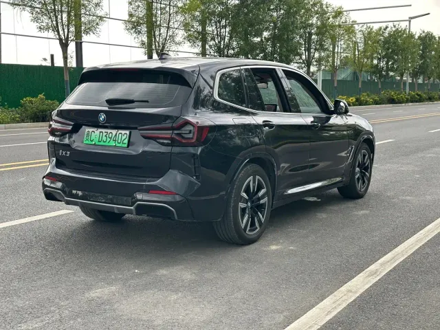 BMW iX3 — Фото автомобиля 6