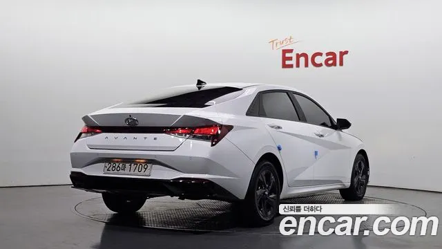 Hyundai Avante CN7 — Фото автомобиля 2
