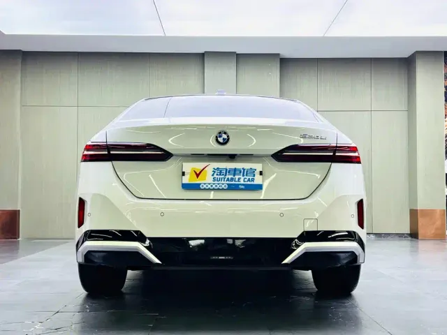 BMW 5 Series — Фото автомобиля 5