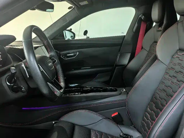 Audi Audi RS e-tron GT 2023 Base Model — Фото автомобиля 12