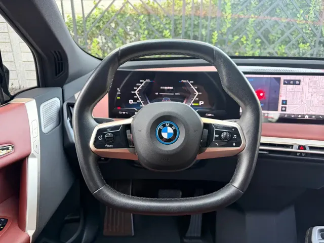 BMW iX M60 — Фото автомобиля 11