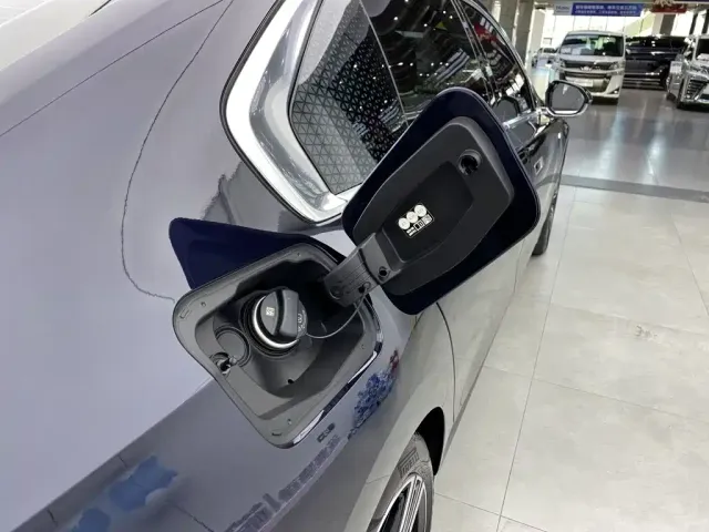 BMW BMW 7 Series 2023 740Li Exclusive M Sport Package — Фото автомобиля 11