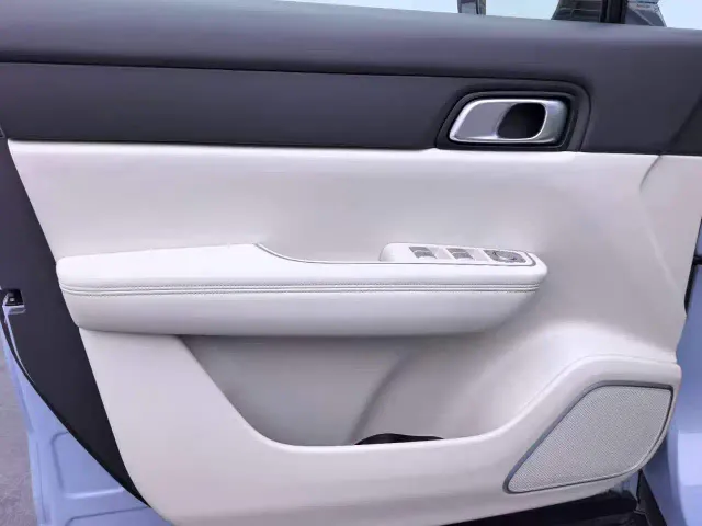 Li Auto ONE — Фото автомобиля 7