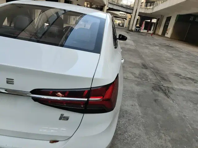 Roewe i5 — Фото автомобиля 7