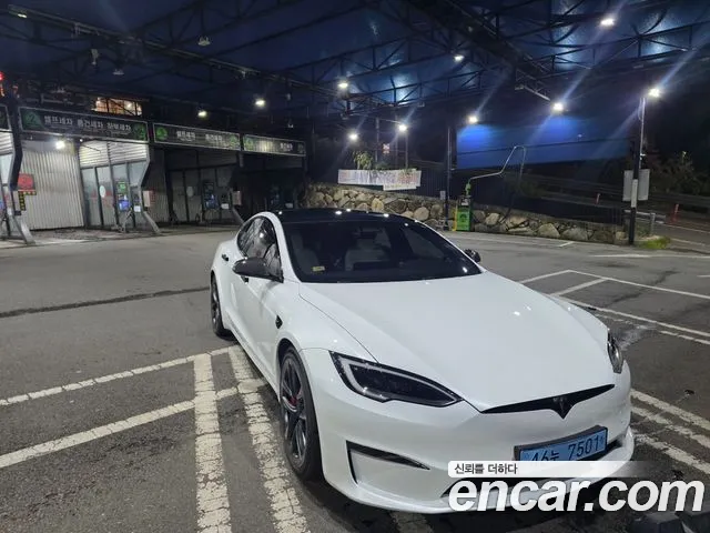 Tesla Model S — Фото автомобиля 4
