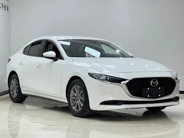 Mazda Axela — Фото автомобиля 3