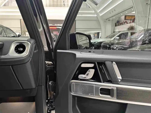 Mercedes-Benz G-Class — Фото автомобиля 24