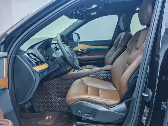 Volvo XC90 — Фото автомобиля 6