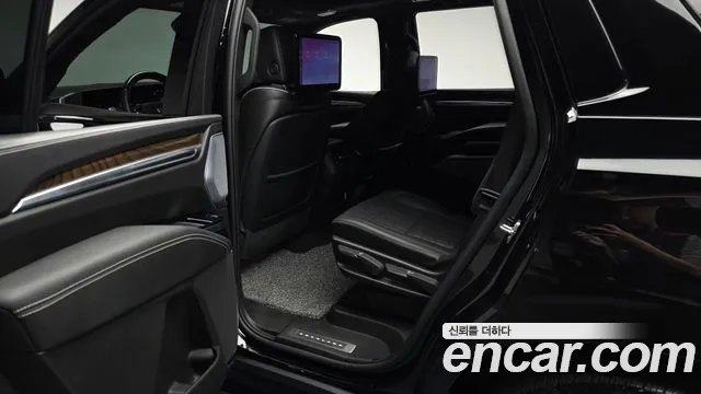 Cadillac Escalade 5th Gen — Фото автомобиля 16