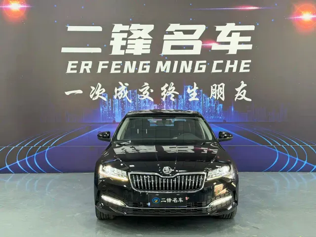 Skoda Superb — Фото автомобиля 2
