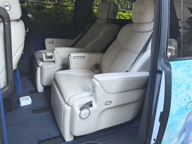 Li Auto MEGA — Фото автомобиля 9