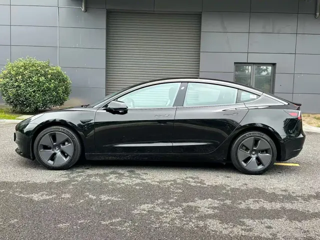 Tesla Model 3 — Фото автомобиля 15