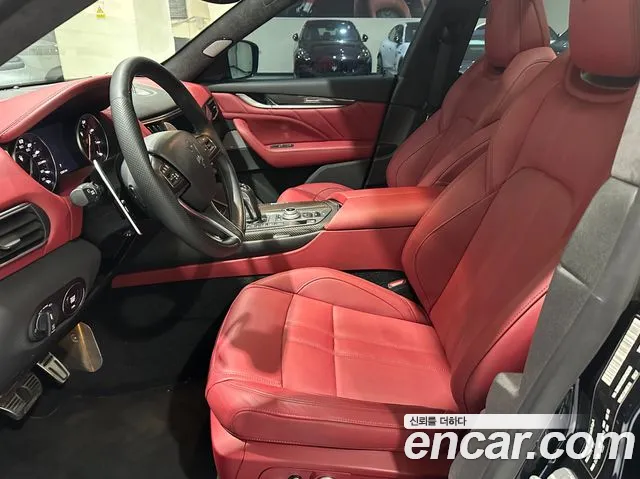 Maserati Levante — Фото автомобиля 10