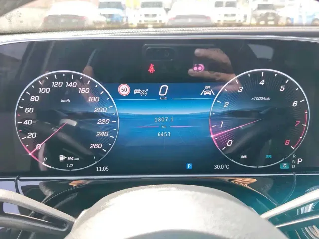 Mercedes-Benz E-Class — Фото автомобиля 4