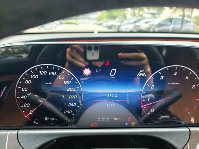 Mercedes-Benz E-Class — Фото автомобиля 9