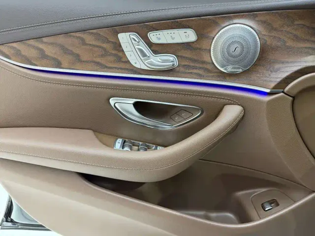 Mercedes-Benz E-Class — Фото автомобиля 21