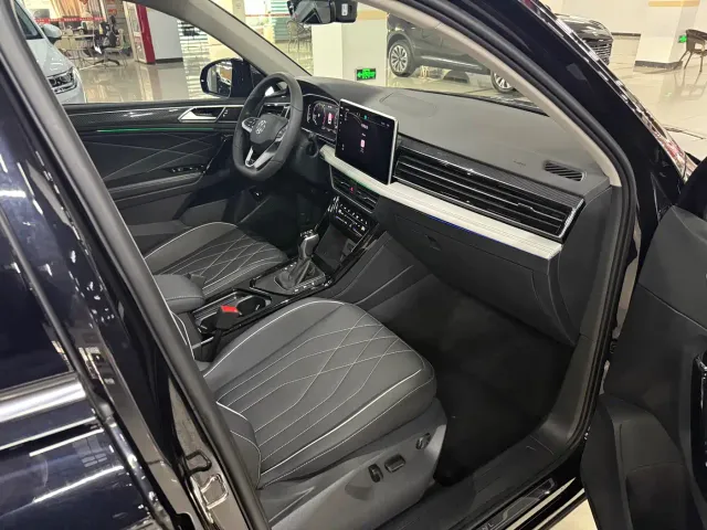 Volkswagen Tiguan L — Фото автомобиля 6