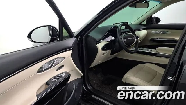 Genesis GV70 — Фото автомобиля 10