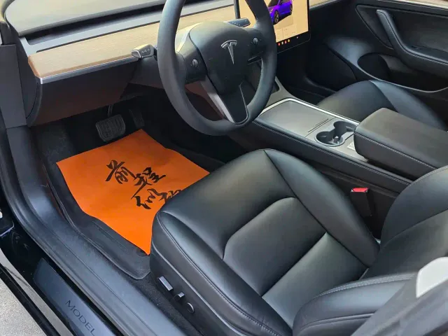 Tesla Model 3 — Фото автомобиля 5