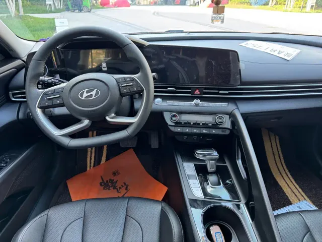 Hyundai Elantra — Фото автомобиля 8