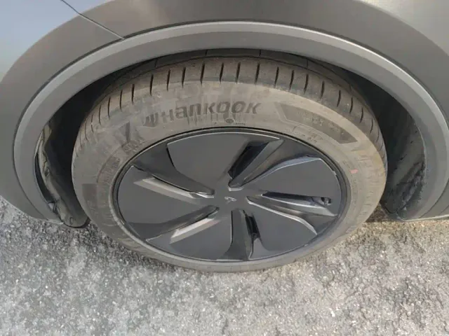 Tesla Model Y — Фото автомобиля 24