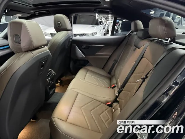 BMW 5 Series G60 — Фото автомобиля 10