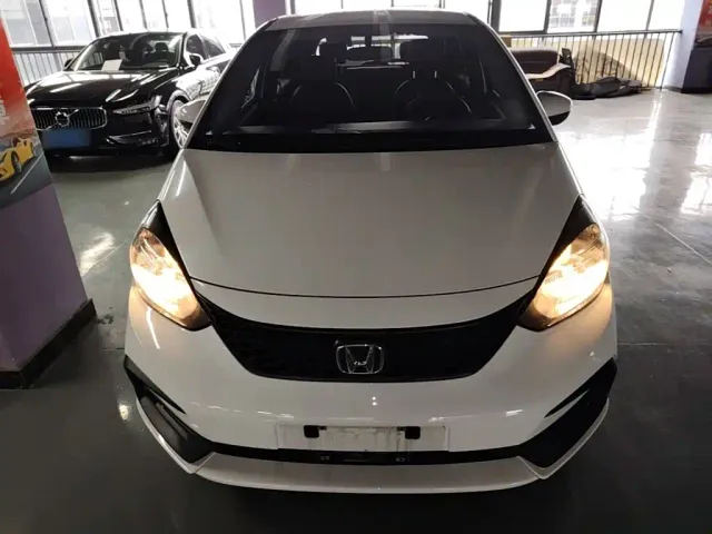 Honda Fit — Фото автомобиля 2