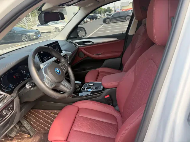 BMW iX3 — Фото автомобиля 9