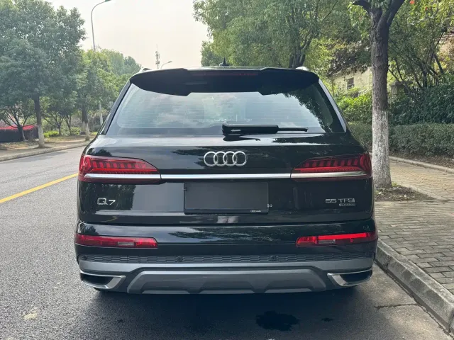 Audi Q7 — Фото автомобиля 5