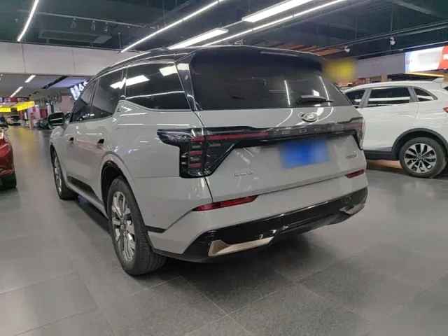 Ford Edge — Фото автомобиля 4