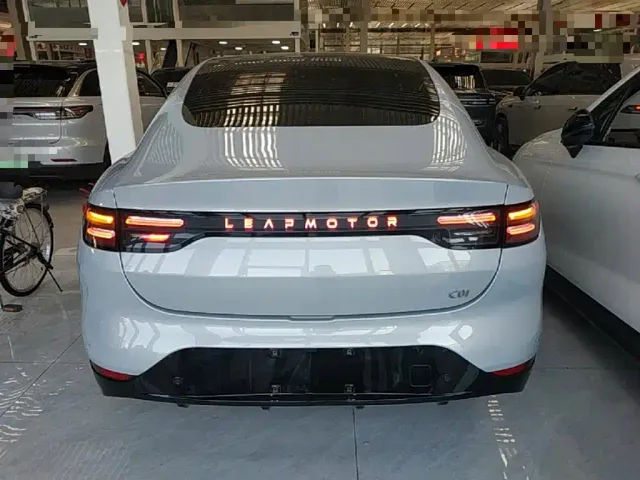 Leapmotor C01 — Фото автомобиля 5