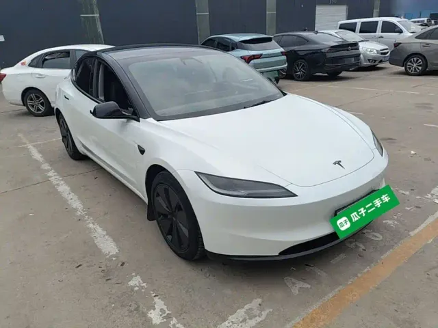 Tesla Model 3 — Фото автомобиля 3