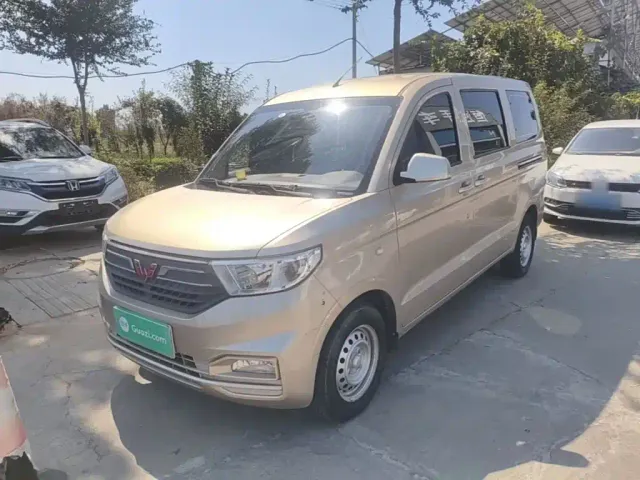Фотография автомобиля — Wuling Hongguang V