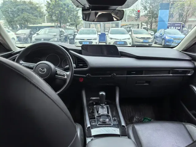 Mazda Axela — Фото автомобиля 5