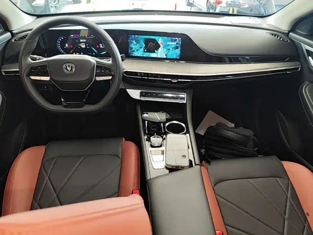 Changan Eado — Фото автомобиля 9