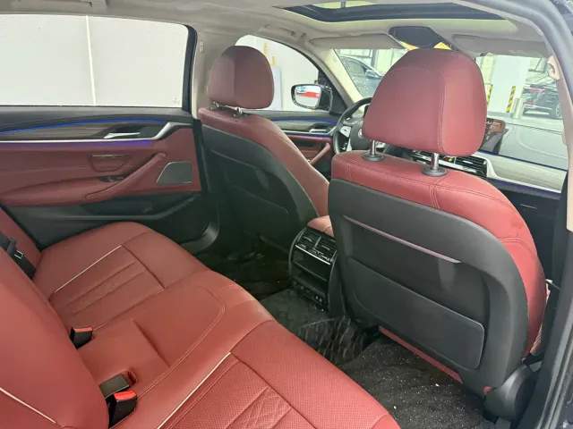 BMW 5 Series — Фото автомобиля 10