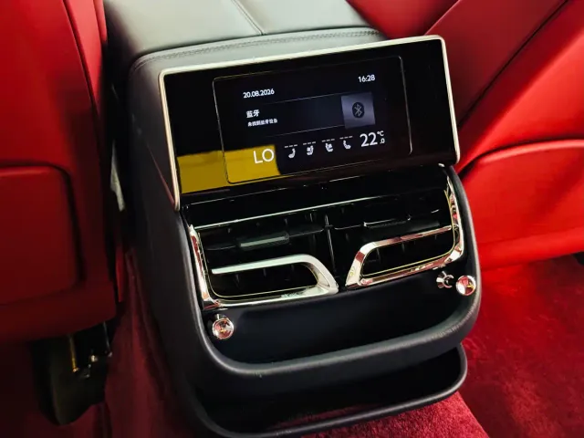 Bentley Flying Spur — Фото автомобиля 11