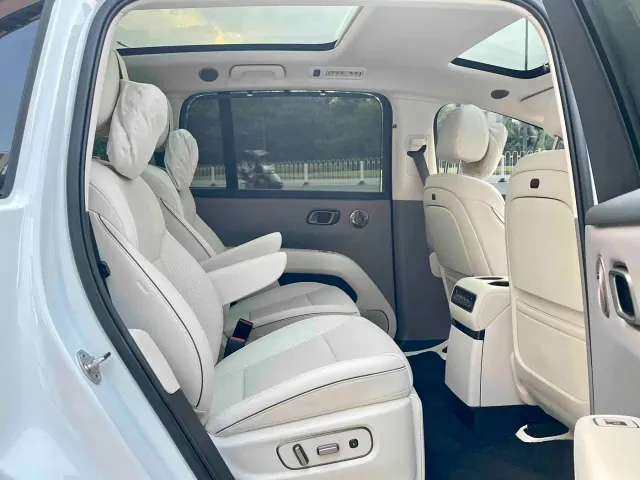 Li Auto i8 — Фото автомобиля 10