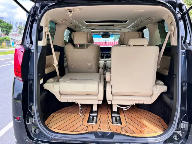 Toyota Alphard — Фото автомобиля 17