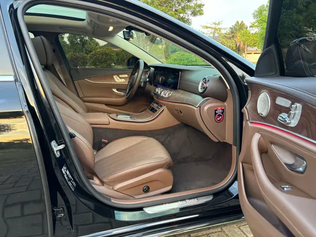 Mercedes-Benz E-Class — Фото автомобиля 8
