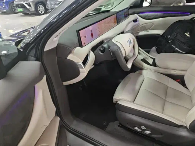 IM Motors LS6 — Фото автомобиля 15