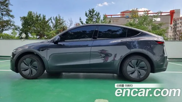 Tesla Model Y — Фото автомобиля 3