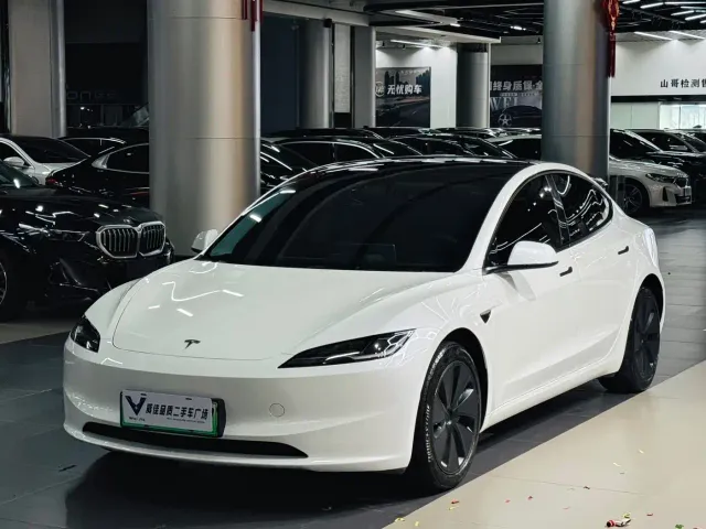 Фотография автомобиля — Tesla Model 3