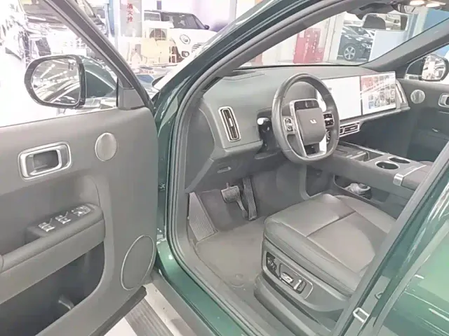Li Auto L9 — Фото автомобиля 15