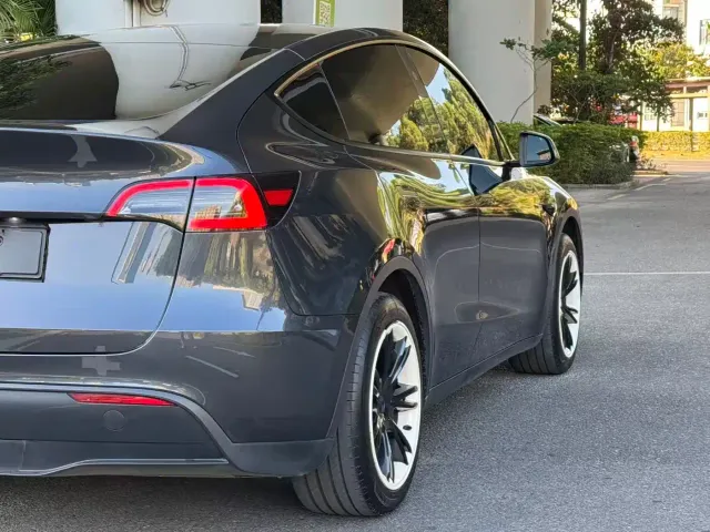 Tesla Model Y — Фото автомобиля 15