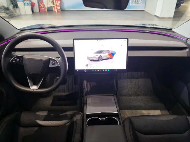 Tesla Model 3 — Фото автомобиля 4