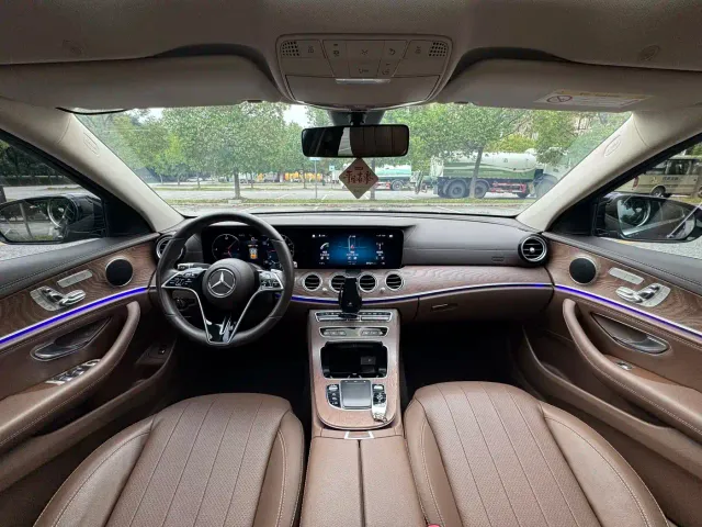 Mercedes-Benz E-Class — Фото автомобиля 5