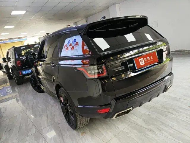 Land Rover Range Rover Sport — Фото автомобиля 3